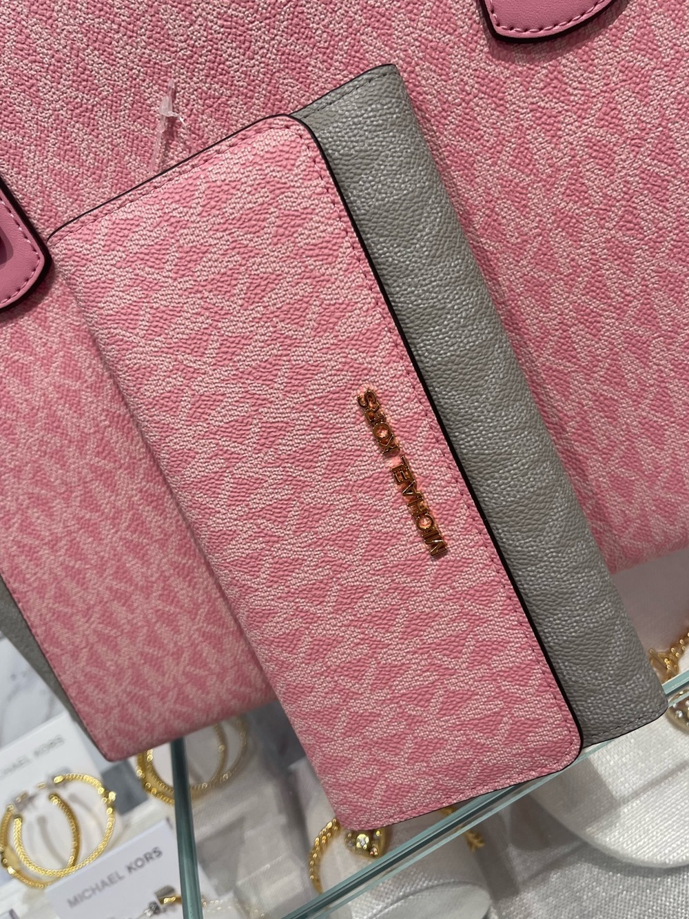 Michael Kors Jet Set Travl Signature Logo Tri-Fold Wallet Trifold 
Carnation
NWT